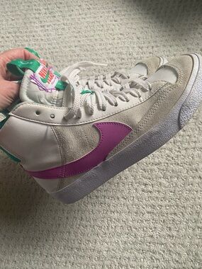 Nike Mid 77 Sneakers in White, Pink & Teal Accents, size 4.5Y